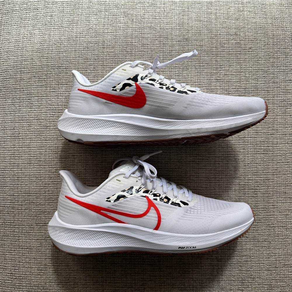 Nike women’s Pegasus sneakers